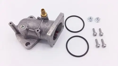 Gasanschlussbogen aus Metall mit Anschlussstück und Dichtungen, liegend auf hellem Hintergrund. Teile von Remeha enthalten: Schrauben und Unterlegscheiben.